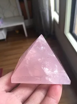 Dabas rozā kvarca kristāla piramīda