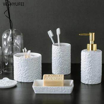 Smalka reljefa modelis home hotel vannas istabas piederumi vienkāršu baltu keramikas vannas istabas komplekts vates kociņi kārbas muti kausa ziepju pudeli komplekts