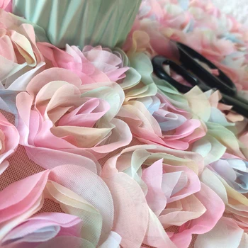 Augstas kvalitātes jaunu acu dzijas materiāls Krāsains ziedu mežģīnes tissu Kleita kāzu kleitu aizkaru fona apdares audumi