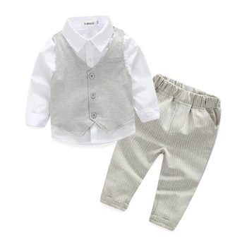Balts krekls džentlmenis, zīdaiņu apģērbs, kas ar veste un bikses kāzu puse, apģērbu jauno dzimis bērnu zēniem