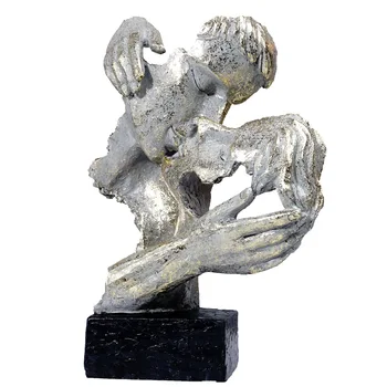 Skulptūra mūsdienu mākslas anotācija dekoratīvās tēlniecības statuja, par māju Sveķu Ģimenes mīlestību, pāris dāvanu, suvenīru ķermeņa tēlniecības nodaļas vadītājs